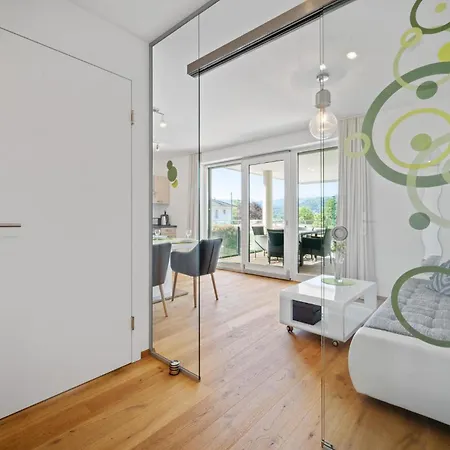 Seeblickwohnung アパート Pörtschach am Wörthersee