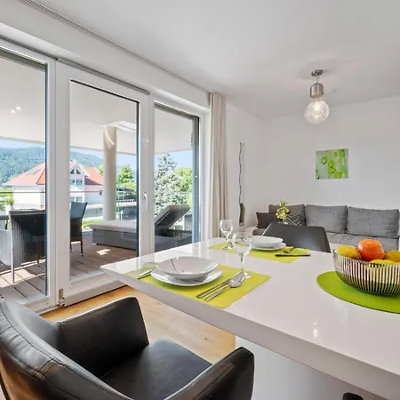 Seeblickwohnung アパート Pörtschach am Wörthersee